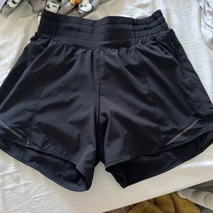 Lululemon hotty hots size 2 4” inseam